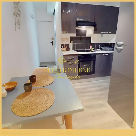 Apartament Nid Des Vosges - Cozy, Balcony, Queen Size Bed & Centre